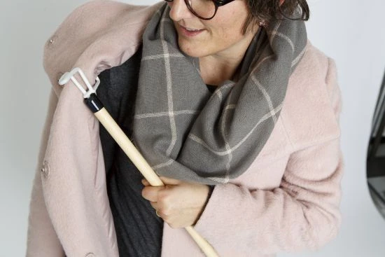 Aiuto per indossare e togliere un cappotto