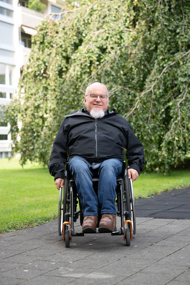 Den Rollstuhl sieht er als einen Freund Den Rollstuhl sieht er als einen Freund