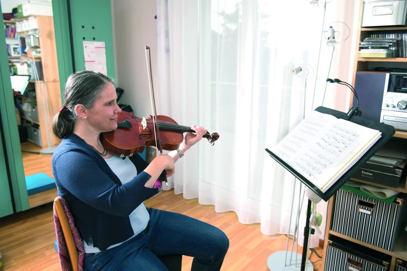 Andrea spielt Bratsche