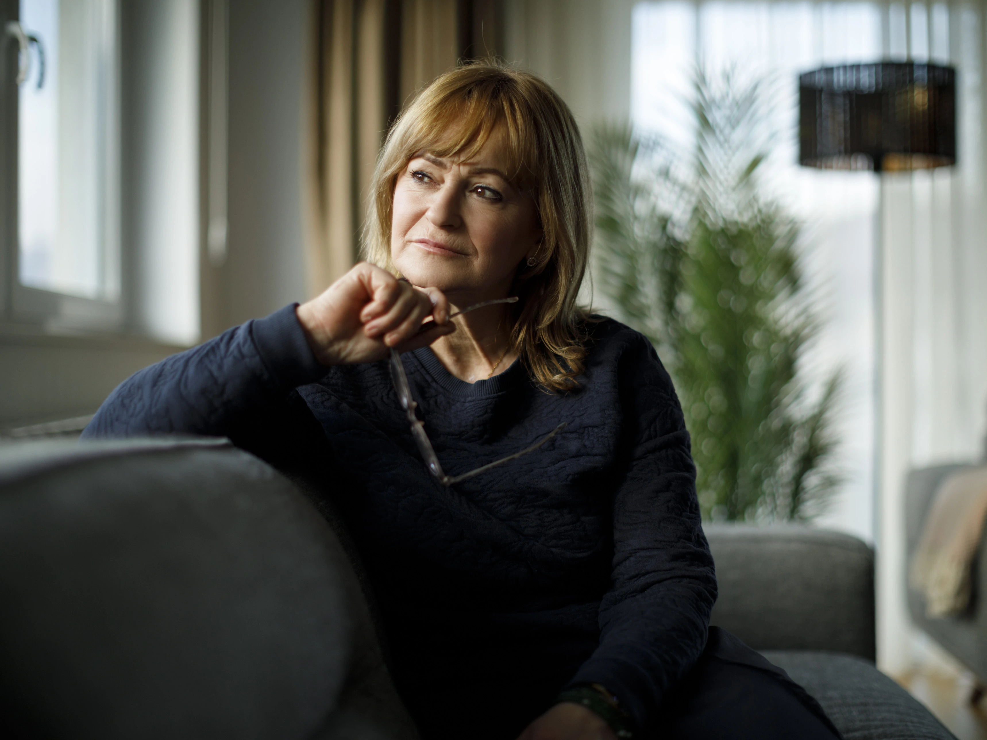 Nachdenkliche Frau