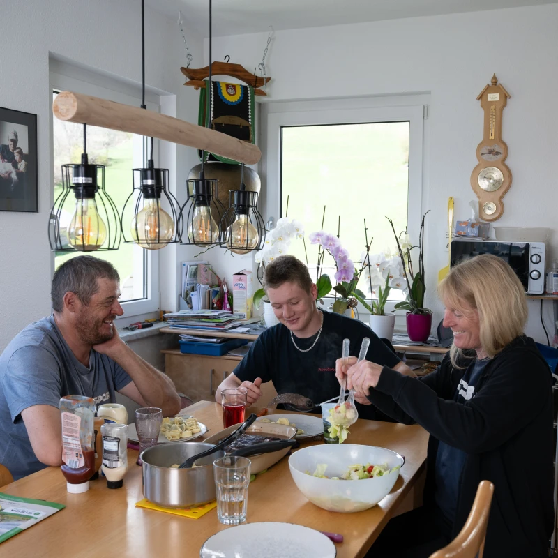Rahel Cathomas a pranzo con la sua famiglia