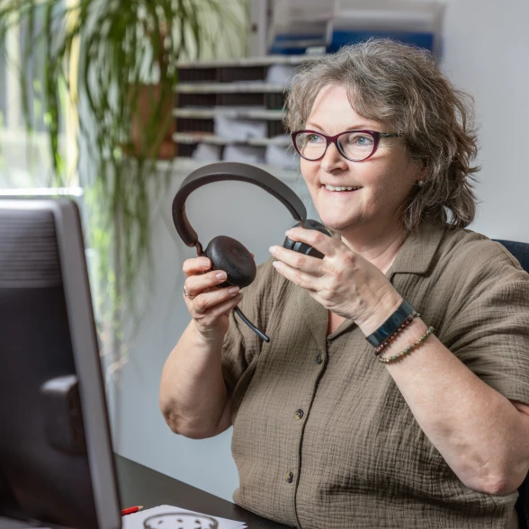 Consigli per chi soffre di reumatismi Beratering indossa le cuffie del telefono